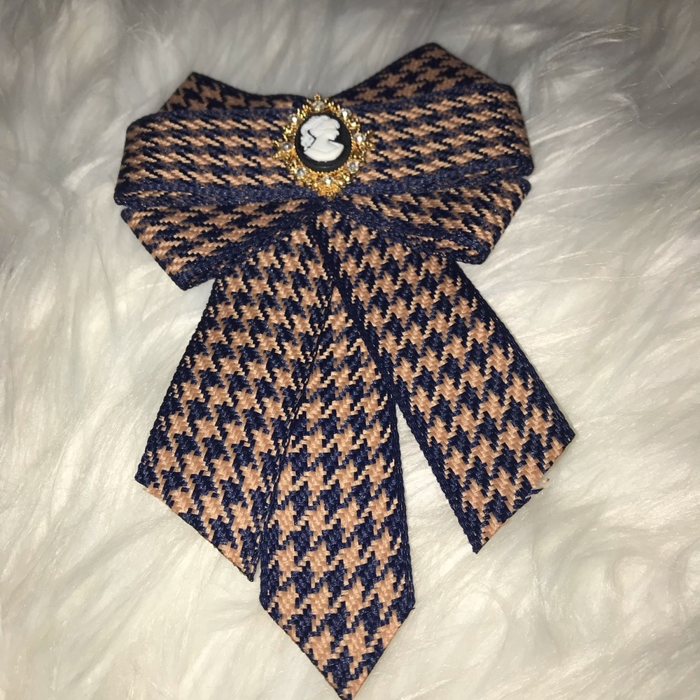 Victorian Style Fashion Brooch